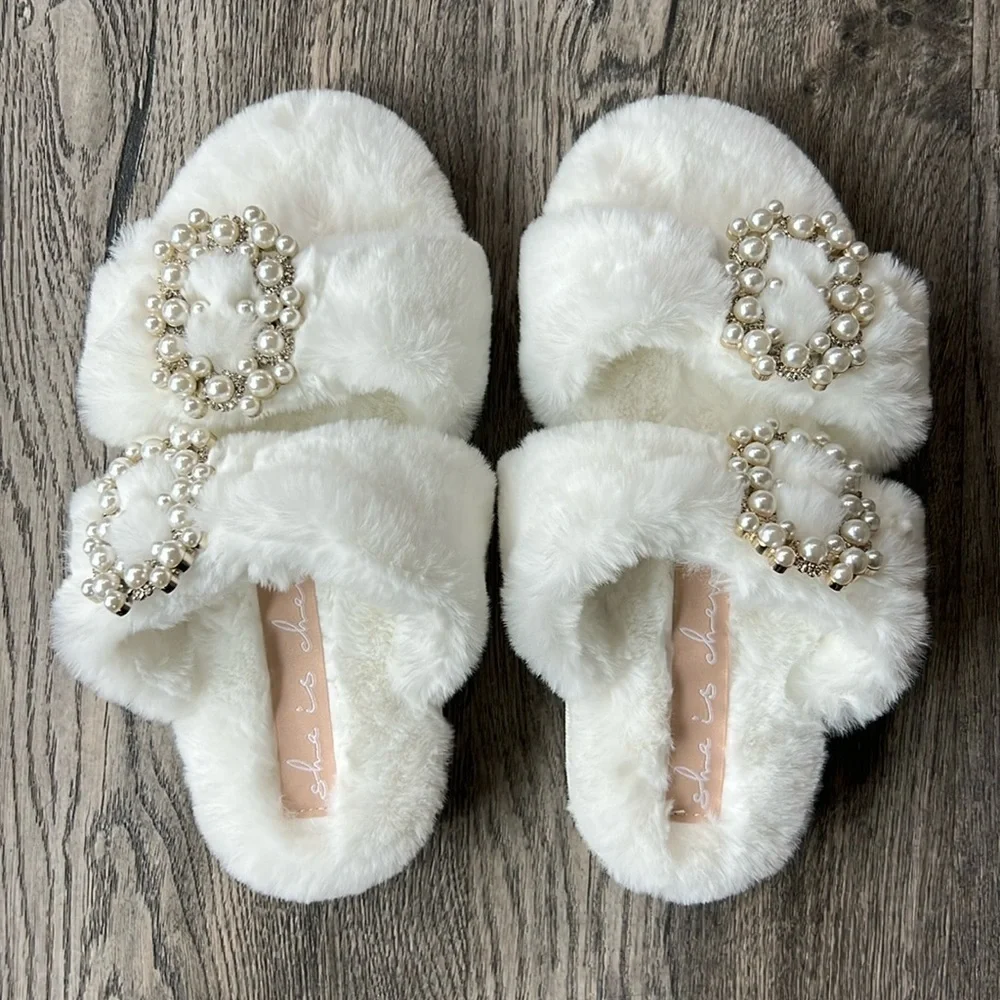 She is Cheval Shoes White Faux Mink Neverending Story Slippers Size 7 Bridal - Picture 5 of 11